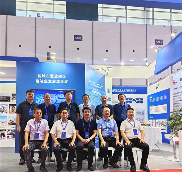 建筑博览会合影1.jpg